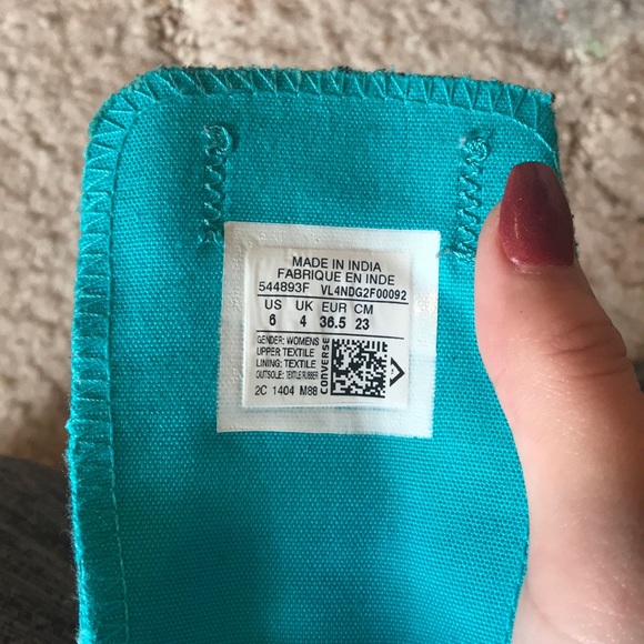 NEVER WORN CONVERSE - Picture 3 of 3